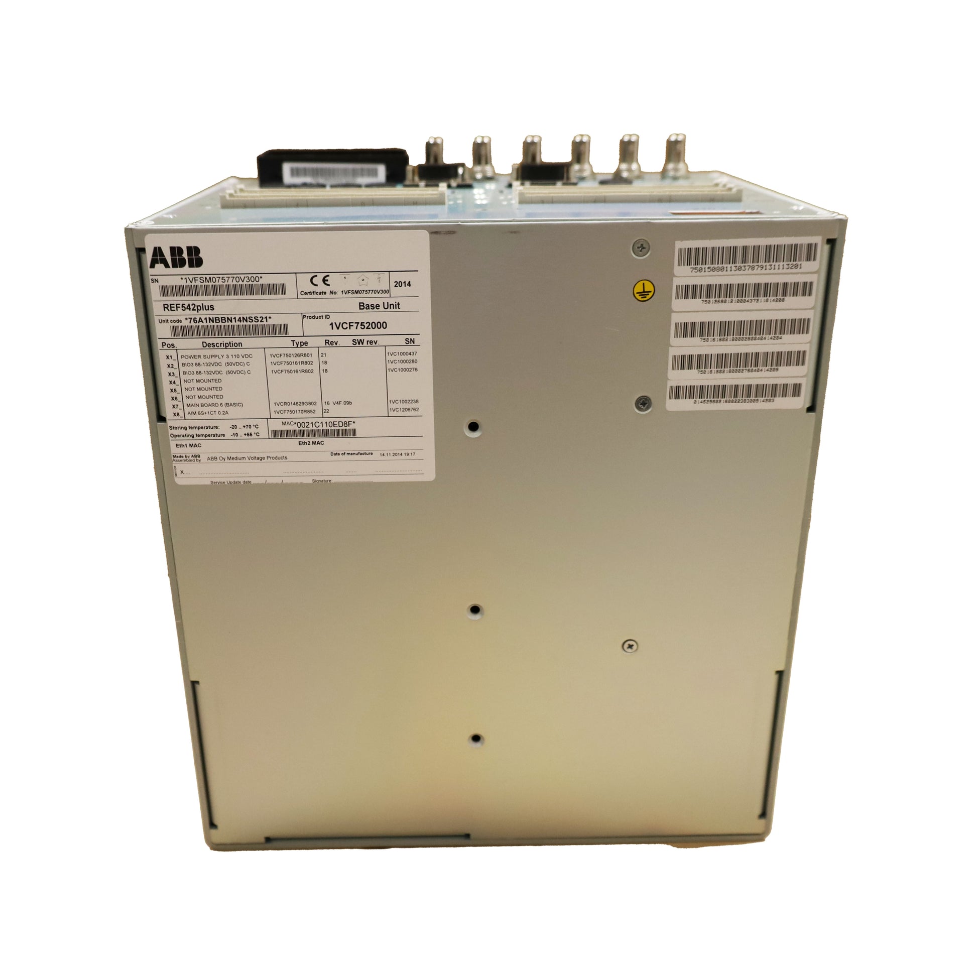 Unità ABB per media tensione con pannello frontale, display e connettori visibili per controllo e protezione elettrica.
